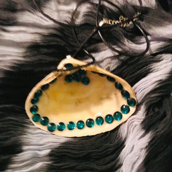 Seashell Vintage Rare UNique Rhinestone One of a Kind Handmade Seashell Necklace - Picture 5 of 16